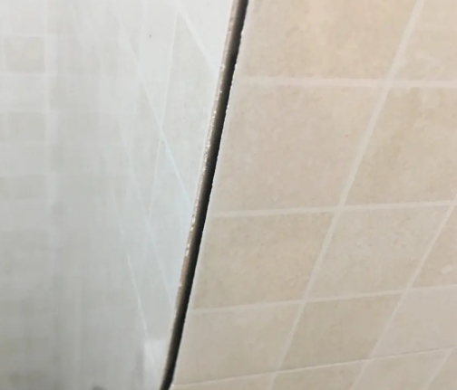 淇滨瓷砖空鼓维修公司分享阳台瓷砖脱落的修复过程可以分为以下几个步骤